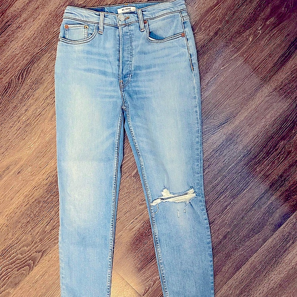 RE/DONE light/medium wash blue jeans